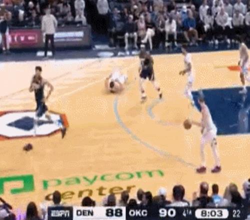 米切尔突破,得手,对手失衡侧,90vs体育首页,即时比分,比分直播,足球比分直播,90vs官网