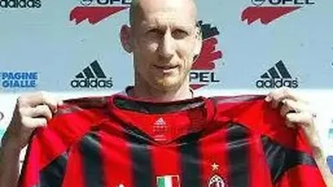 “利物浦逆转曼联，第34轮若塔战平，菲米独中两元”