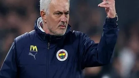 红魔半场战况低迷，仅进两球略显遗憾